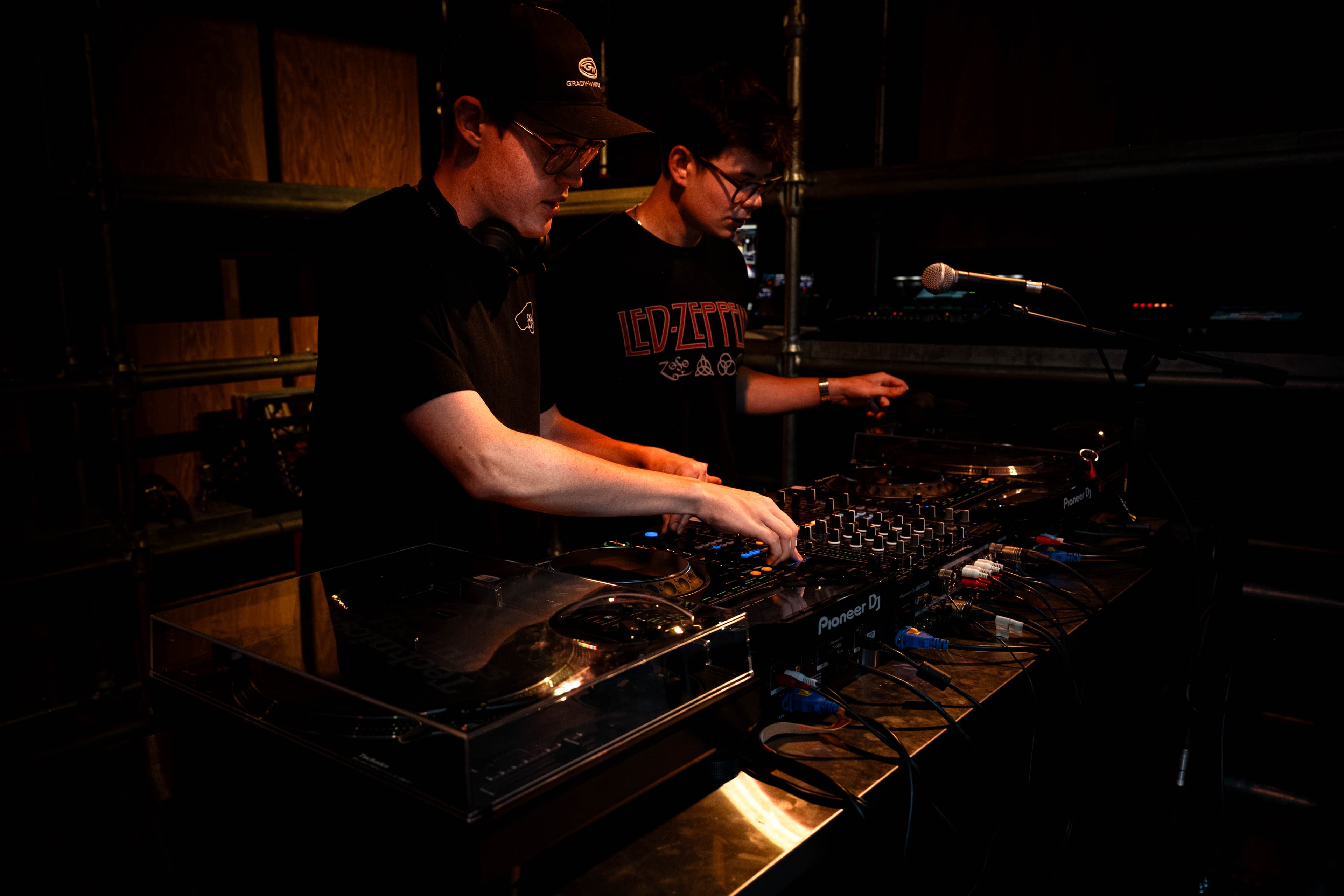 absee djing on radio